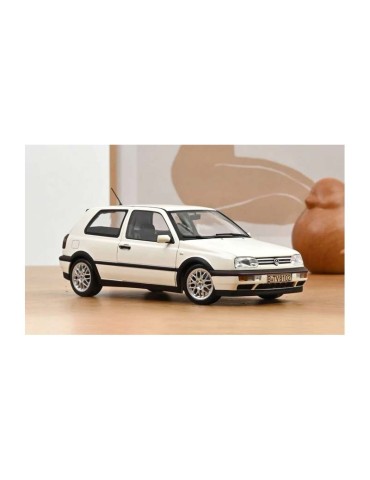 Norev 188508. Coche  Volkswagen Golf GTI Edición 1996 de color Blanco. Escala 1/18