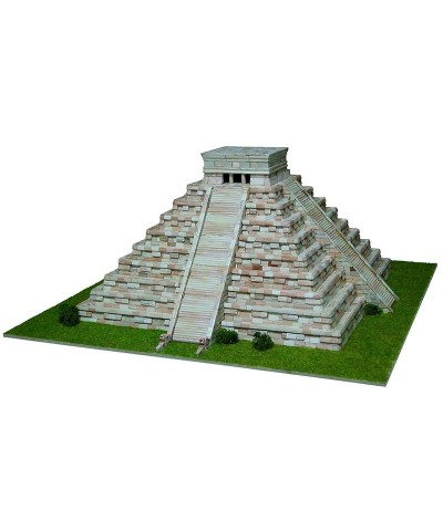 Aedes 1270. Maqueta de construccion Templo de Kukulcán, Mexico