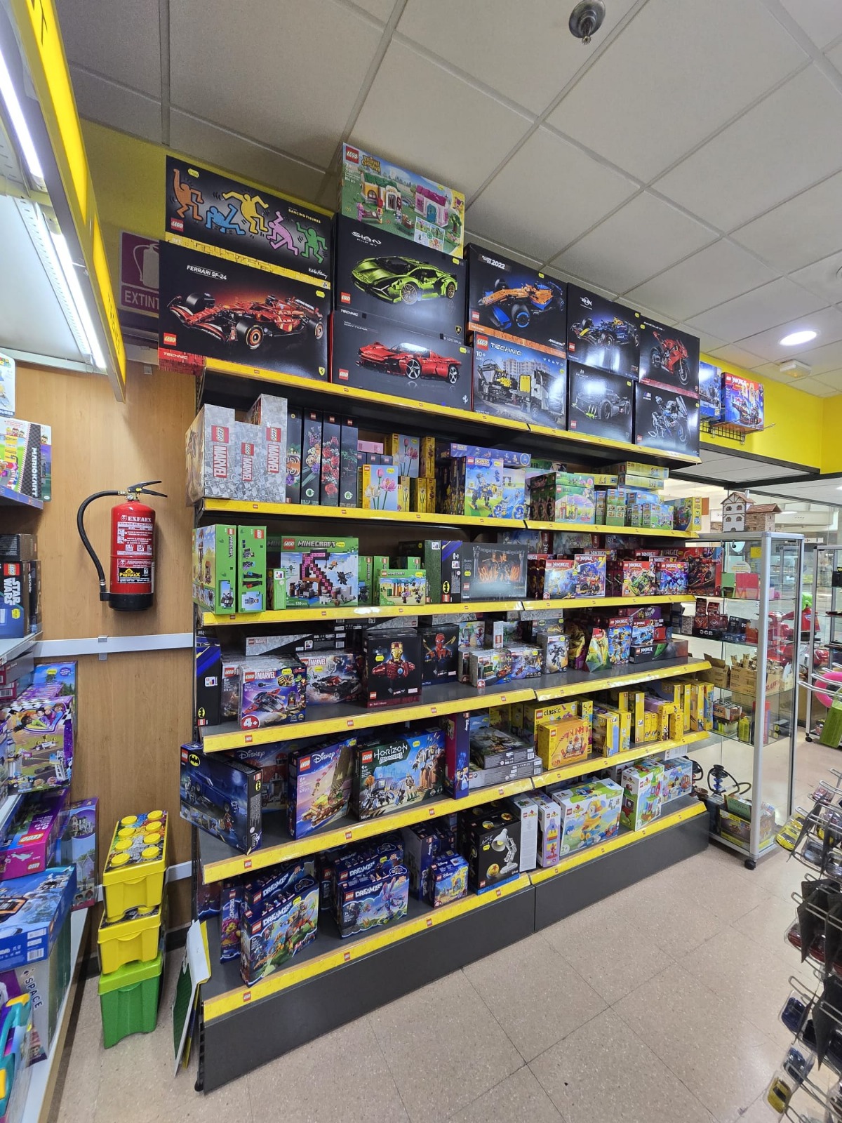 Estanterías de LEGO en Super-Ocio Zaragoza