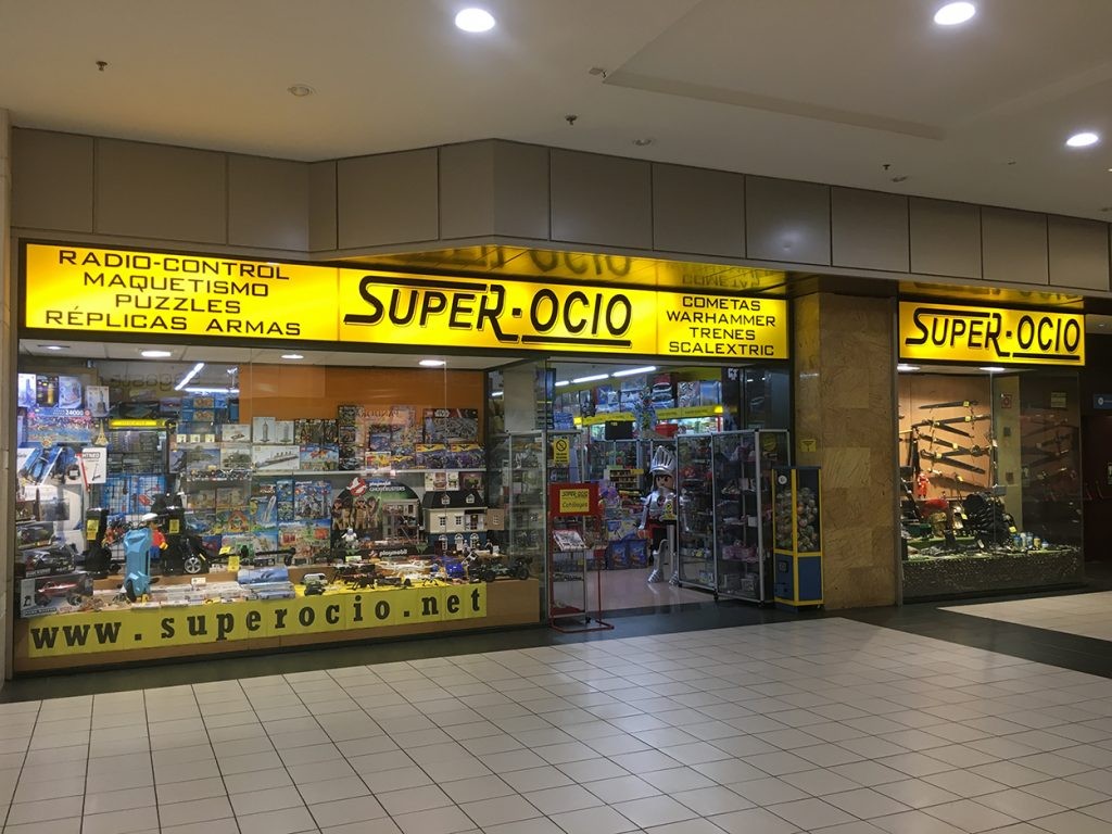 Fachada de Super-Ocio en el Centro Comercial Augusta de Zaragoza