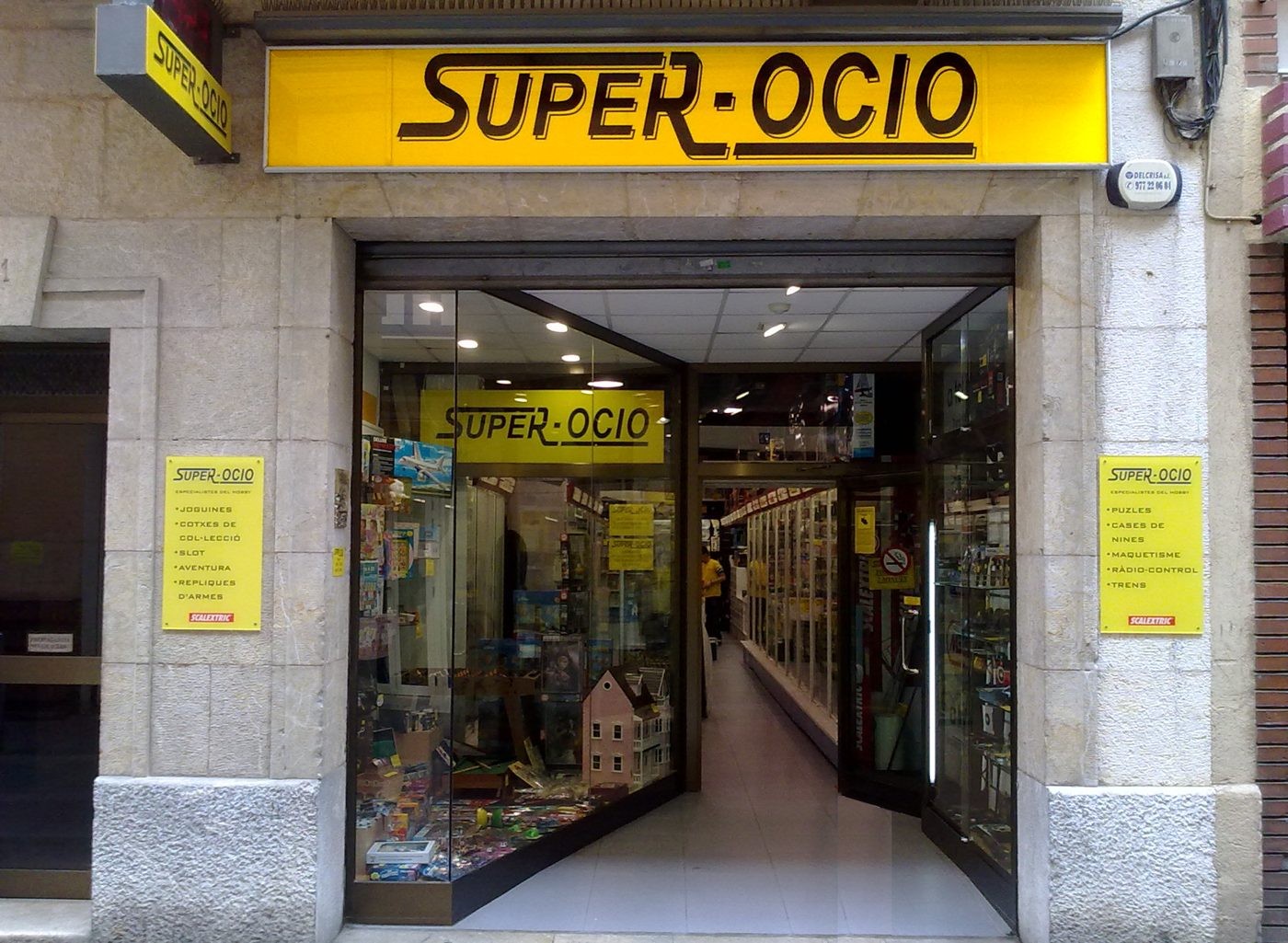 Fachada de Super-Ocio en la calle Governador González de Tarragona